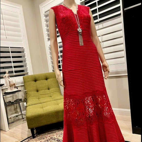 Tadashi Shoji French Rose Red Lace Inset Pintuck Jersey Dress Gown M